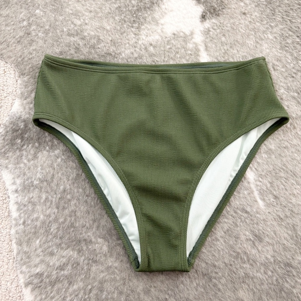 NWT Cupshe Ribbed Bikini Swimsuit Bottom Medium - Picture 2 of 10